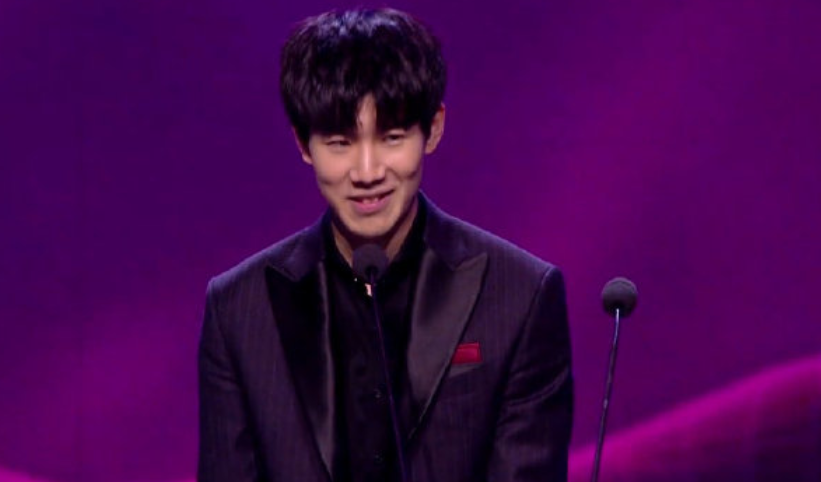 还以顽强拼 还以顽强拼